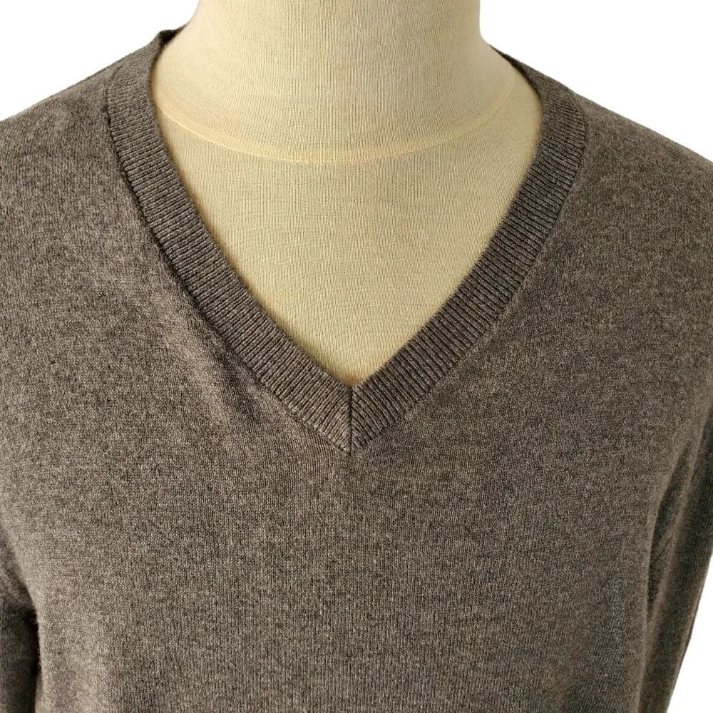 Banana Republic Luxe V-Neck Sweater Men’s L Gray Lightweight Fine-Knit Pullover